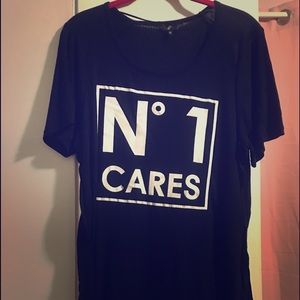 Graphic Tee ‘No1 Cares’